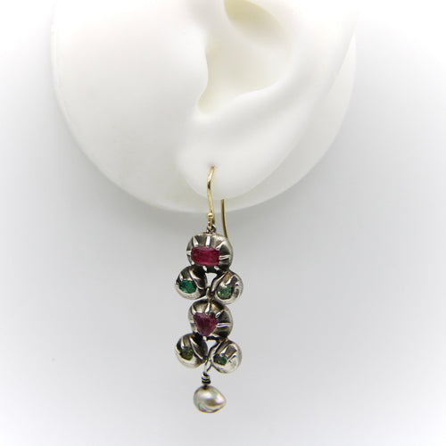 Boucles d'oreilles Giardinetti - Boucles d’oreilles pendantes en argent et or jaune 18k rubis émeraudes perles 58 Facettes