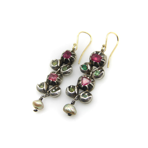 Boucles d'oreilles Giardinetti - Boucles d’oreilles pendantes en argent et or jaune 18k rubis émeraudes perles 58 Facettes