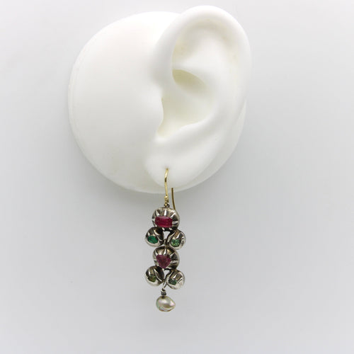 Boucles d'oreilles Giardinetti - Boucles d’oreilles pendantes en argent et or jaune 18k rubis émeraudes perles 58 Facettes