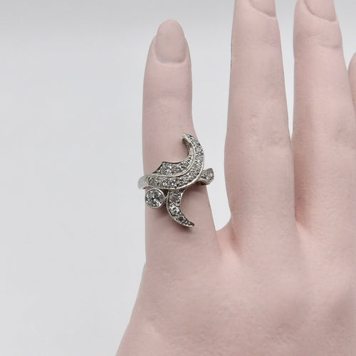 Bague Bague à motif organique en platine et diamants 58 Facettes