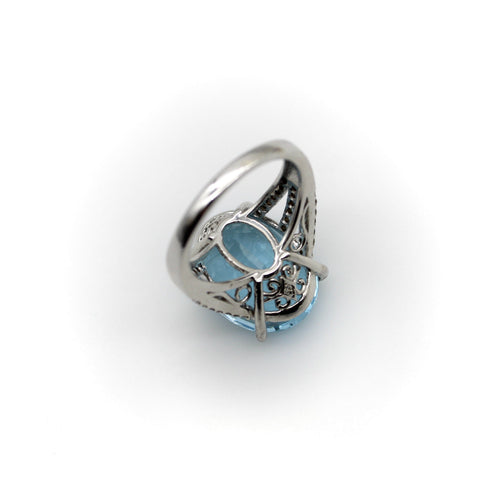 Bague Bague en or blanc 14K avec topaze bleue et diamants 58 Facettes