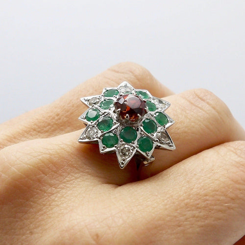 Bague Bague étoile - Cocktail en or blanc et jaune 18k, grenat spessartite, émeraudes et diamants 58 Facettes