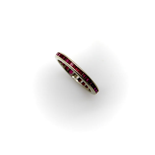 Bague Bague alliance éternité en or blanc 14K et rubis synthétiques 58 Facettes