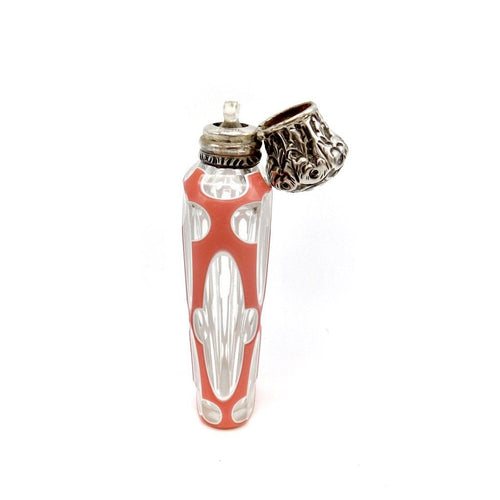 Bague XIXe siècle - Flacon de parfum en verre bohémien « sandwich » avec couvercle en argent 58 Facettes