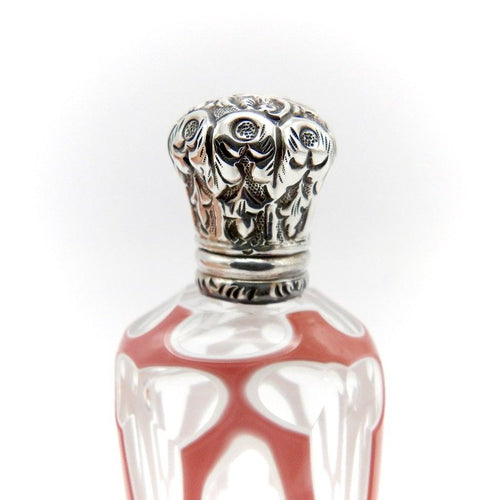 Bague XIXe siècle - Flacon de parfum en verre bohémien « sandwich » avec couvercle en argent 58 Facettes