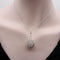 Collier Collier pendentif goutte en cristal de roche et diamants en or blanc 18k 58 Facettes A10028