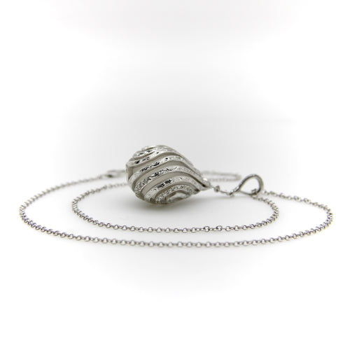 Collier Collier pendentif goutte en or blanc 18K, diamants et cristal de roche 58 Facettes A10029