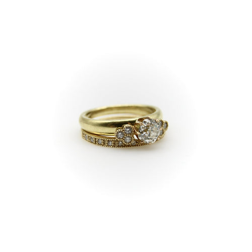 Bague 54 Bague alliance contournée en or jaune 14K avec diamants 58 Facettes