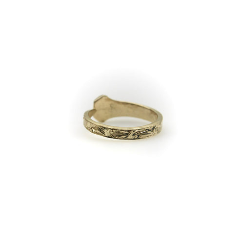 Bague 54 Bague clou porte-bonheur gravée à la main en or jaune 14k avec diamants 58 Facettes