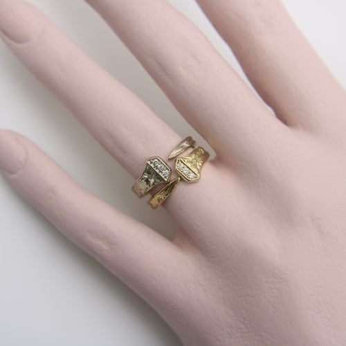 Bague 54 Bague clou porte-bonheur gravée à la main en or jaune 14k avec diamants 58 Facettes