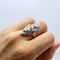 Bague 56 Art déco - Bague navette en or blanc 18 carats, diamants et saphirs 58 Facettes