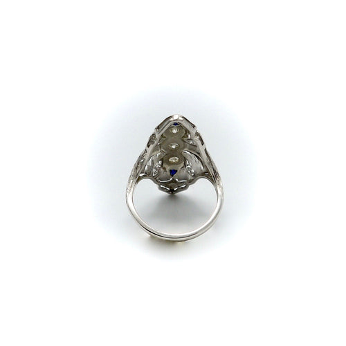 Bague 56 Art déco - Bague navette en or blanc 18 carats, diamants et saphirs 58 Facettes