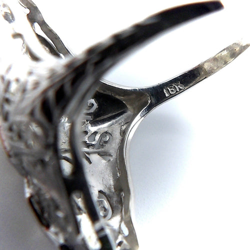 Bague 56 Art déco - Bague navette en or blanc 18 carats, diamants et saphirs 58 Facettes