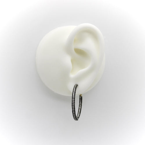 Boucles d'oreilles Boucles d’oreilles créoles en or blanc 18k et diamants noirs et blancs 58 Facettes A10020