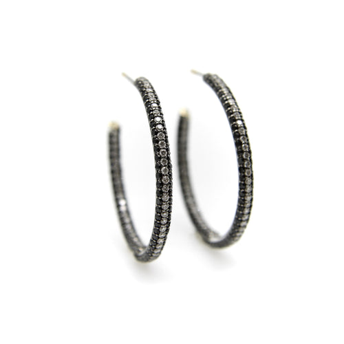 Boucles d'oreilles Boucles d’oreilles créoles en or blanc 18k et diamants noirs et blancs 58 Facettes A10020