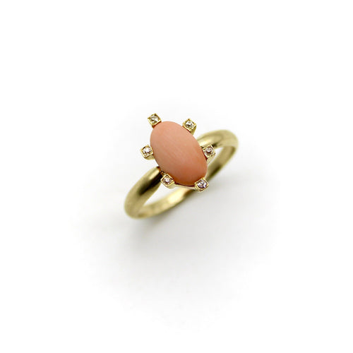 Bague 50 Bague victorienne - Cabochon de corail rose et diamants en or 14 carats 58 Facettes