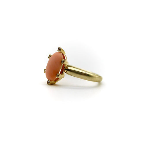 Bague 50 Bague victorienne - Cabochon de corail rose et diamants en or 14 carats 58 Facettes