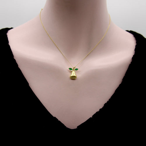 Pendentif Charm poire vintage en or 18k, diamants et émail vert 58 Facettes