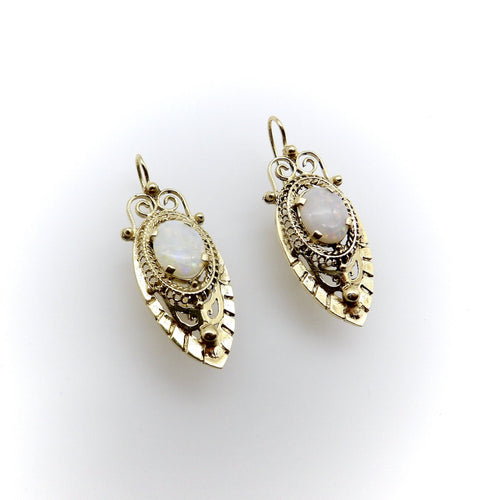 Boucles d'oreilles Etruscan Revival - Boucles d’oreilles pendantes en or 14K et opales 58 Facettes
