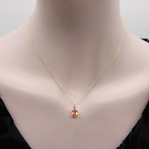 Pendentif Pendentif en or jaune 14 carats avec saphir orange 58 Facettes A2005Z
