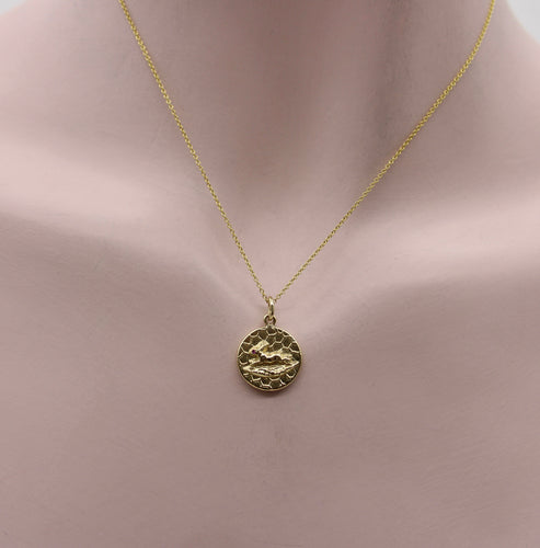 Pendentif Cute as a Button - Pendentif médaille lapin en or jaune 14K et rubis 58 Facettes