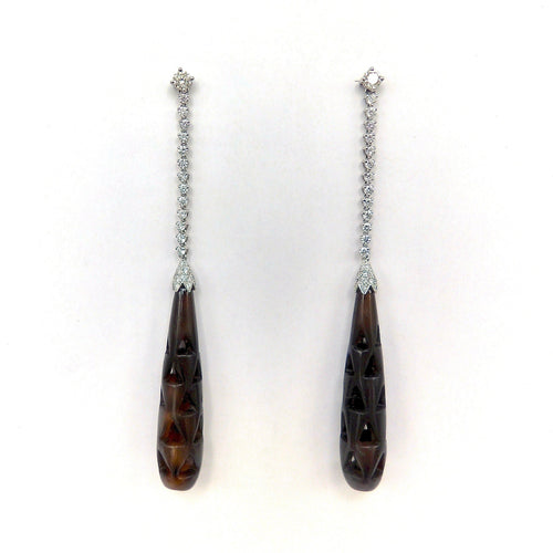 Boucles d'oreilles Assil - Boucles d’oreilles pendantes en or blanc 18K, diamants et calcédoine 58 Facettes