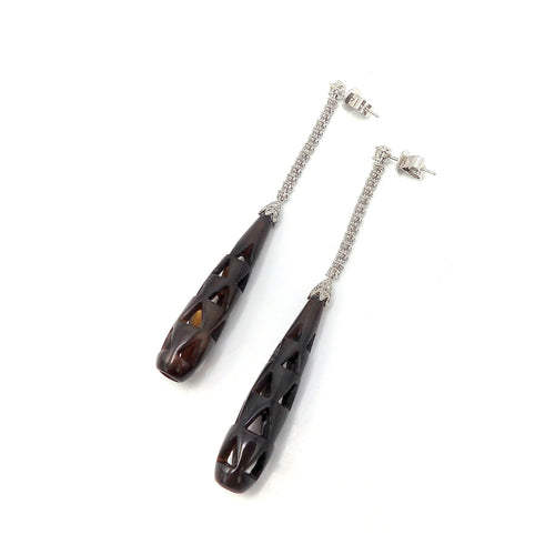 Boucles d'oreilles Assil - Boucles d’oreilles pendantes en or blanc 18K, diamants et calcédoine 58 Facettes