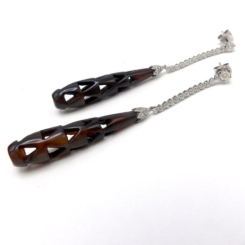 Boucles d'oreilles Assil - Boucles d’oreilles pendantes en or blanc 18K, diamants et calcédoine 58 Facettes
