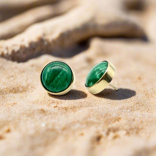 Boucles d'oreilles Signature - Boucles d’oreilles boutons en or 14 carats et malachite 58 Facettes