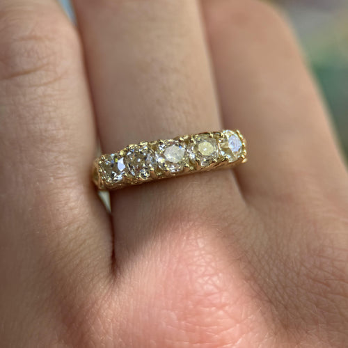 Bague 55 Bague cinq pierres en or 18K et diamants taille Old Mine 58 Facettes A1001A