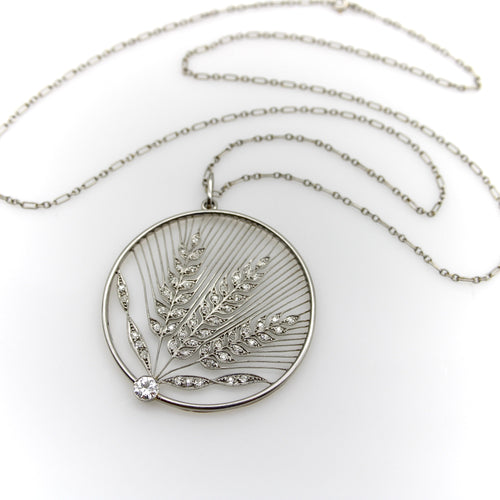 Collier Édouardien - Collier pendentif médaillon blé ajouré en platine et or 18k diamants 58 Facettes