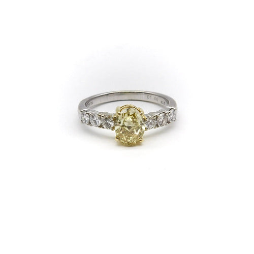 Bague 52 Bague en or 18K avec diamant jaune ovale et diamants 58 Facettes
