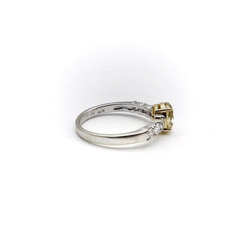 Bague 52 Bague en or 18K avec diamant jaune ovale et diamants 58 Facettes