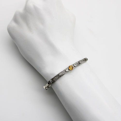 Bracelet Bracelet jonc édouardien en platine, saphir jaune et diamants 58 Facettes