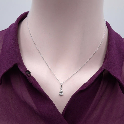 Collier Collier - Pendentif diamant poire 0,66 ct en or blanc 18k et 14k 58 Facettes