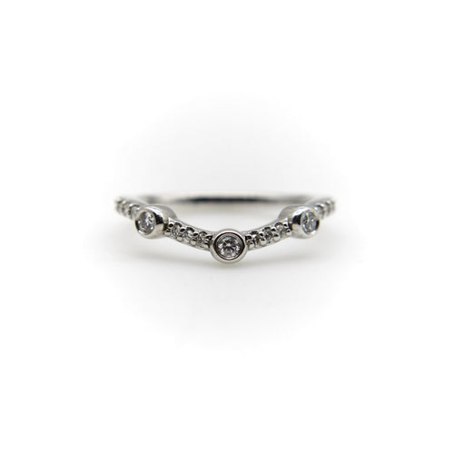 Bague 55 Bague jonc incurvée en or blanc 14K et diamants 58 Facettes