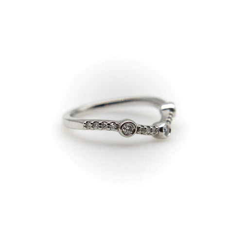 Bague 55 Bague jonc incurvée en or blanc 14K et diamants 58 Facettes