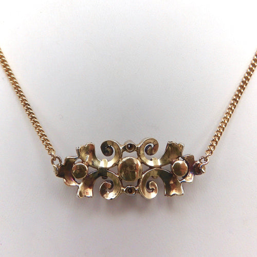 Collier Époque victorienne - Collier en or 18K et argent avec diamants, émeraudes et perle 58 Facettes