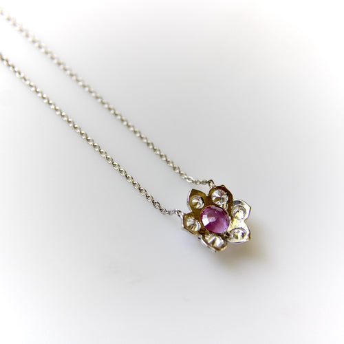 Collier Collier vintage - Pendentif fleur en platine, saphir rose et diamants 58 Facettes A2003H
