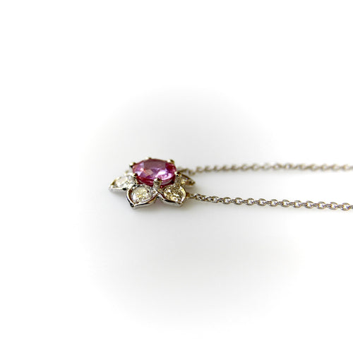 Collier Collier vintage - Pendentif fleur en platine, saphir rose et diamants 58 Facettes A2003H