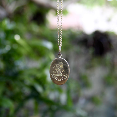 Pendentif Victorien - Pendentif charm Ave Maria lion en or 18k 58 Facettes A2004K