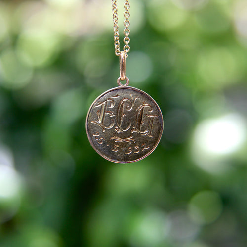 Pendentif Art déco - Pendentif médaillon Sacré-Cœur en or 18K et émail peint 58 Facettes
