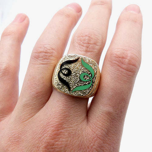 Bague Bague chevalière en or jaune 18 carats avec émail noir et vert 58 Facettes