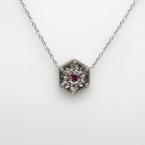 Collier Michael von Krenner - Collier médaillon hexagonal en or blanc 14 carats et tourmaline rose 58 Facettes