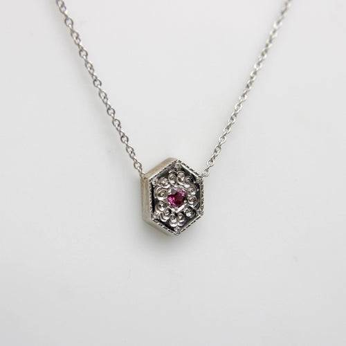 Collier Michael von Krenner - Collier médaillon hexagonal en or blanc 14 carats et tourmaline rose 58 Facettes