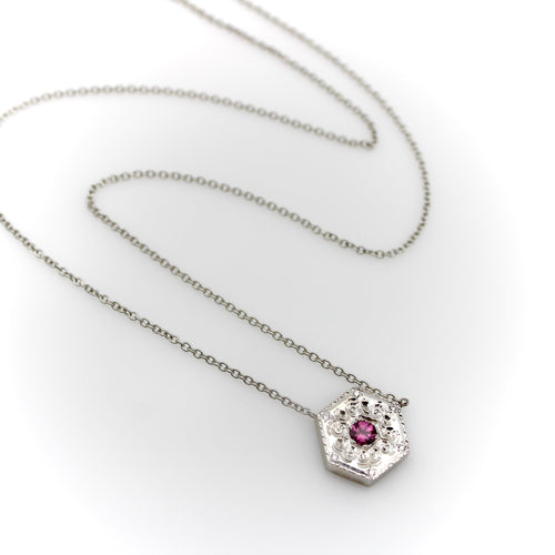 Collier Michael von Krenner - Collier médaillon hexagonal en or blanc 14 carats et tourmaline rose 58 Facettes