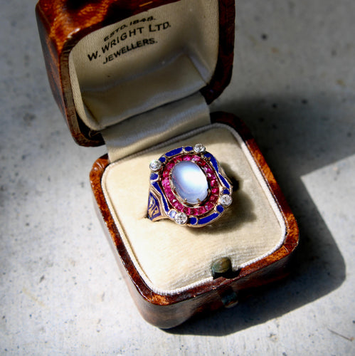 Bague 49 Bague victorienne en or 14K, pierre de lune, rubis, diamants et émail 58 Facettes A20041
