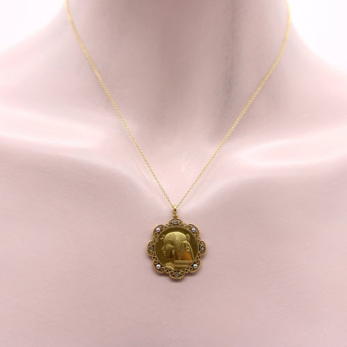 Collier Victorien - Collier pendentif Nekhbet en or 18k, diamants et perles 58 Facettes
