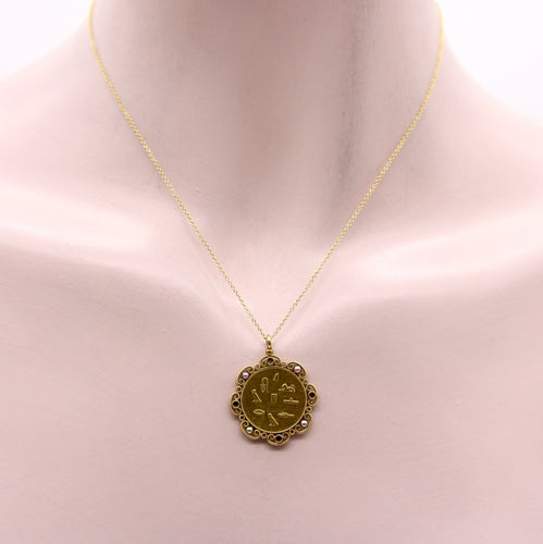 Collier Victorien - Collier pendentif Nekhbet en or 18k, diamants et perles 58 Facettes