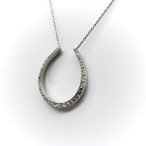 Collier Édouardien - Collier pendentif fer à cheval en platine et diamants 58 Facettes